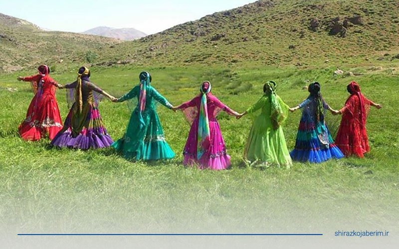 پارچه‌های رنگی عشایر