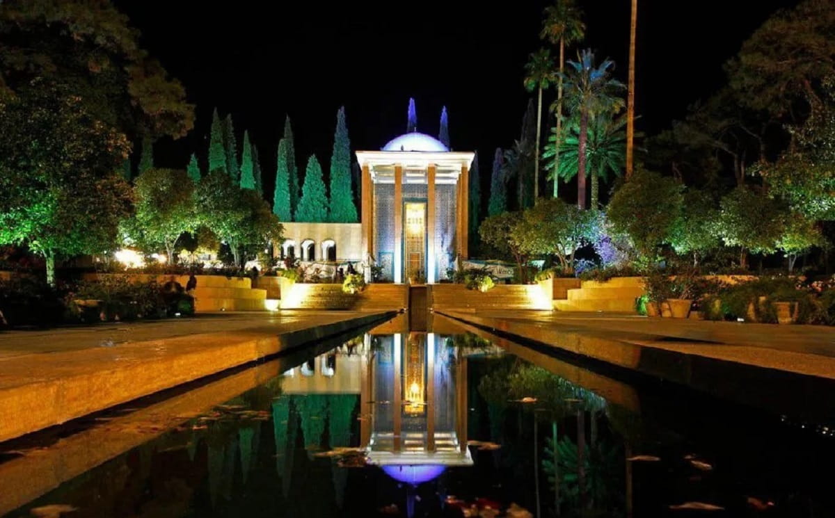 سعدیه از بهترین جاهای دیدنی شیراز در شب